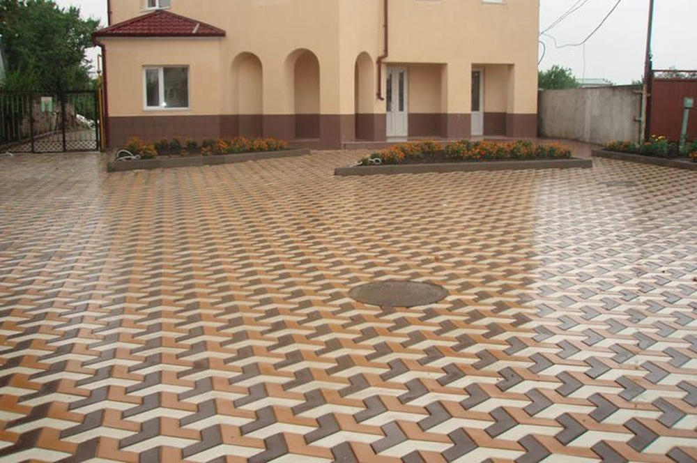 Укладка разноцветной тротуарной плитки в Минске