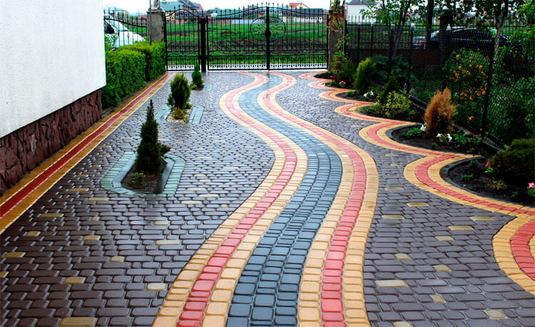 Укладка тротуарной плитки узором. Услуга в Минске