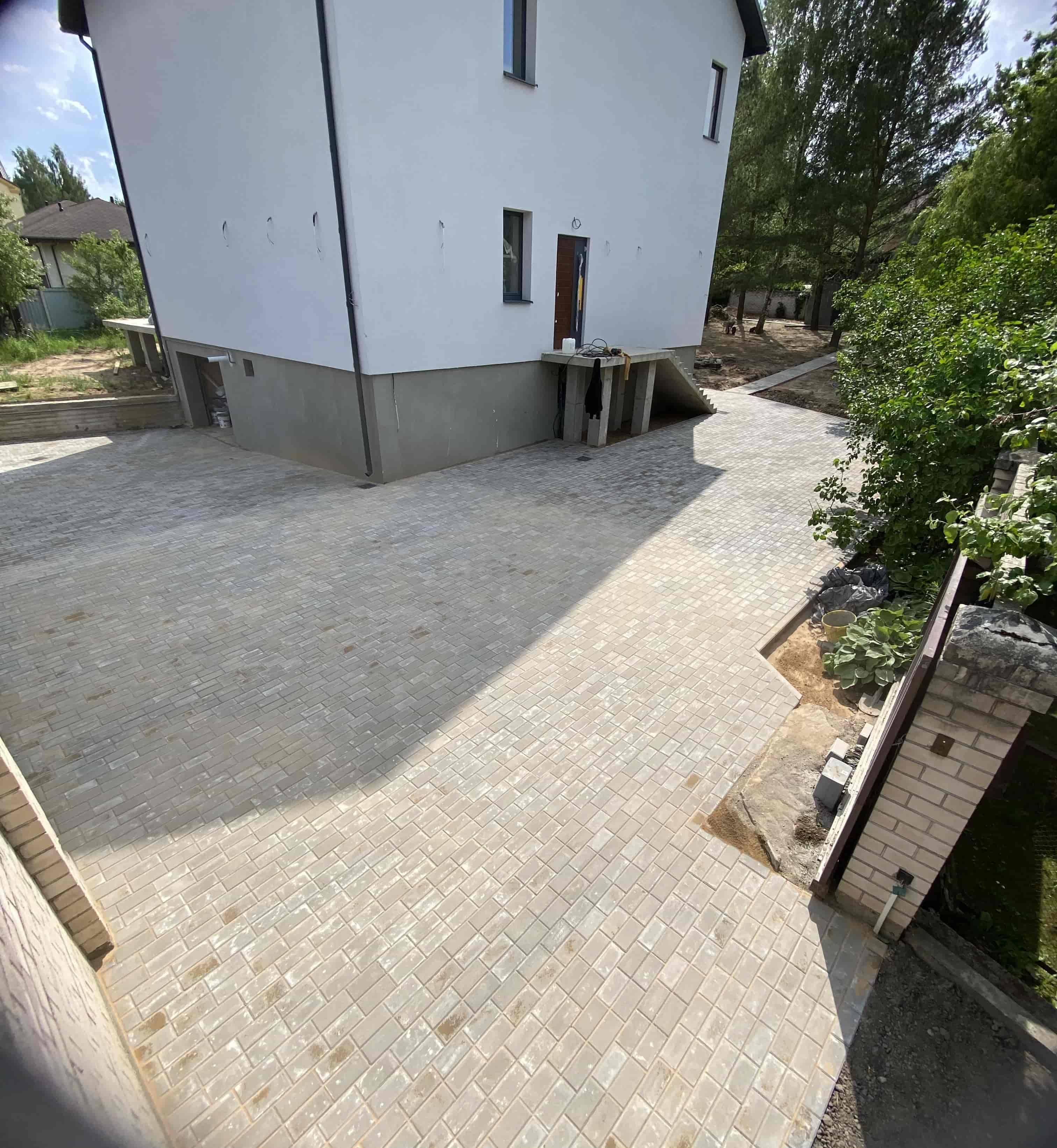 Укладка тротуарной плитки, отмостки и садовых дорожек в Смолевичах