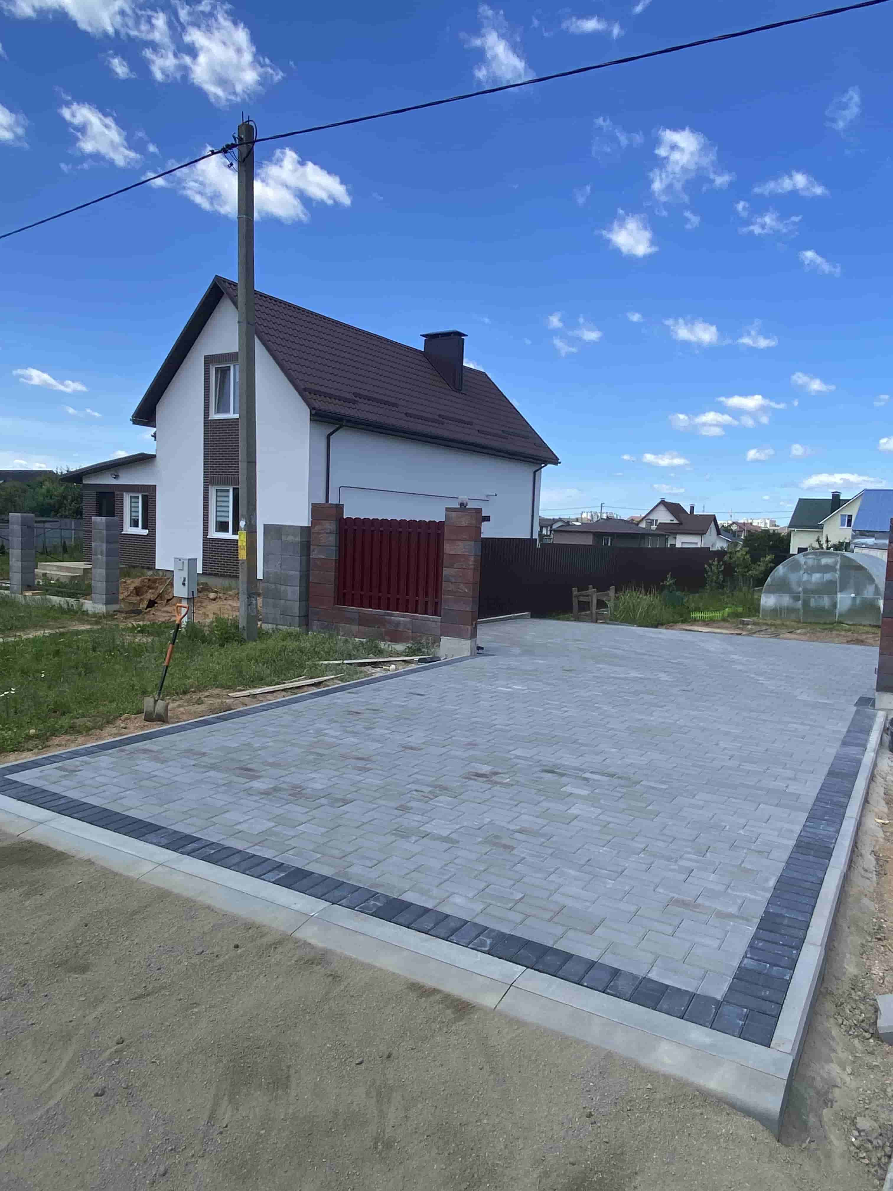 Укладка плитки под стоянку машины в Минске